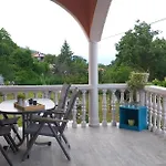 Jovich 3 Apartment